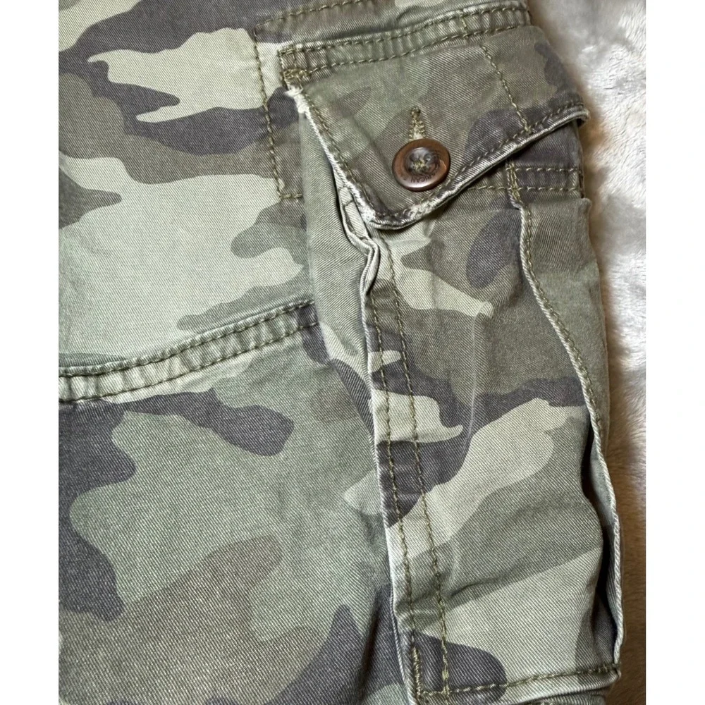American Eagle Mens Size 31 Next Level Flex Camo Cargo Shorts Classic Stretch